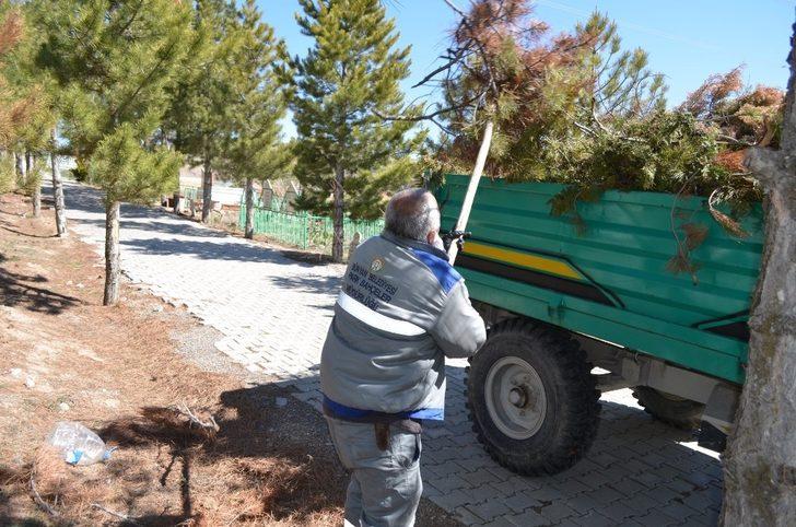 Bünyan Belediyesi mezarlıklarda bakım ve temizlik çalışması yapıyor G5