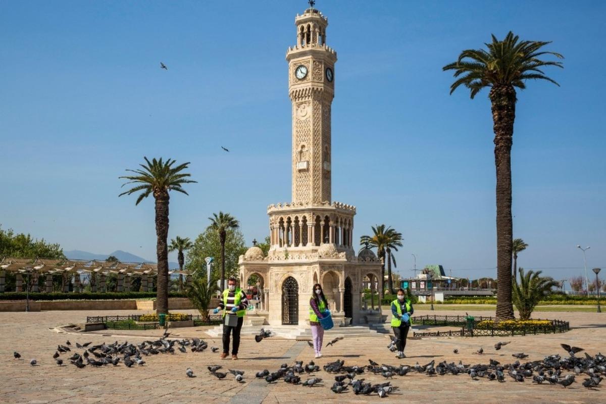 Sokakta yaşayan canlılara &ldquo;g&ouml;n&uuml;lden&rdquo; destek