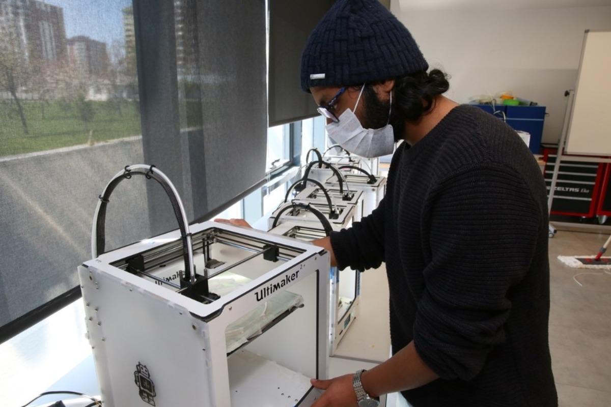 Abdullah G&uuml;l &Uuml;niversitesi&rsquo;nden sağlık &ccedil;alışanlarına &uuml;&ccedil; boyutlu yazıcılarla destek