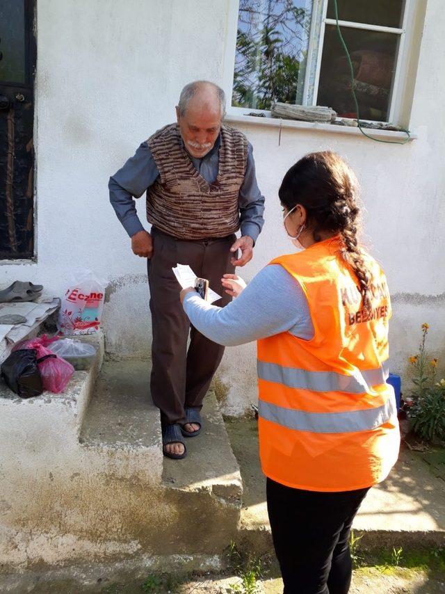 Kuyucaklı yaşlı çift kampanyaya bağışta bulundu