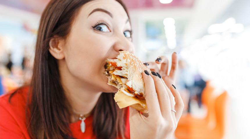 Güvende hissetmek için yemek yiyoruz