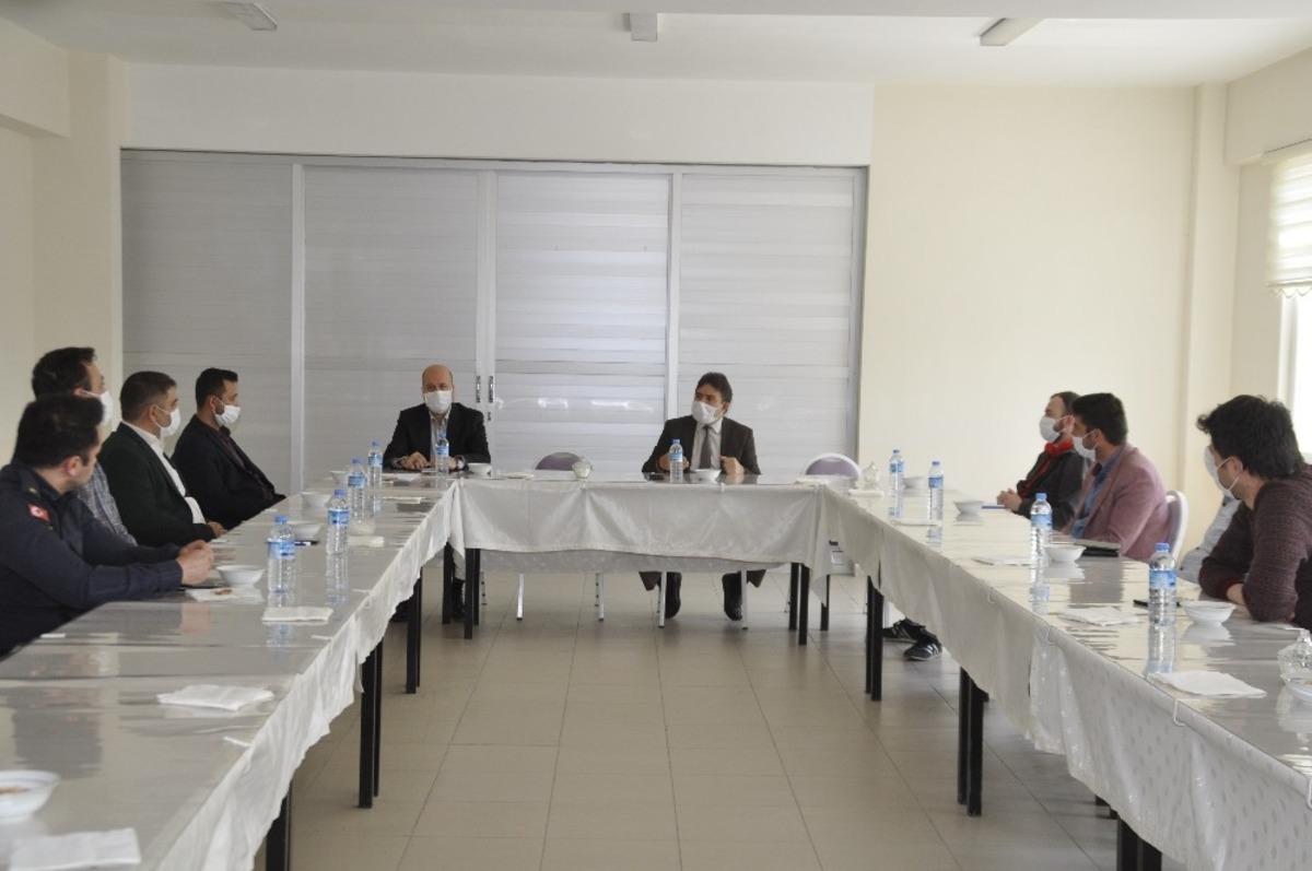 Şuhut&rsquo;ta siyasi il&ccedil;e başkanlarının katılımı ile korona vir&uuml;s toplantısı