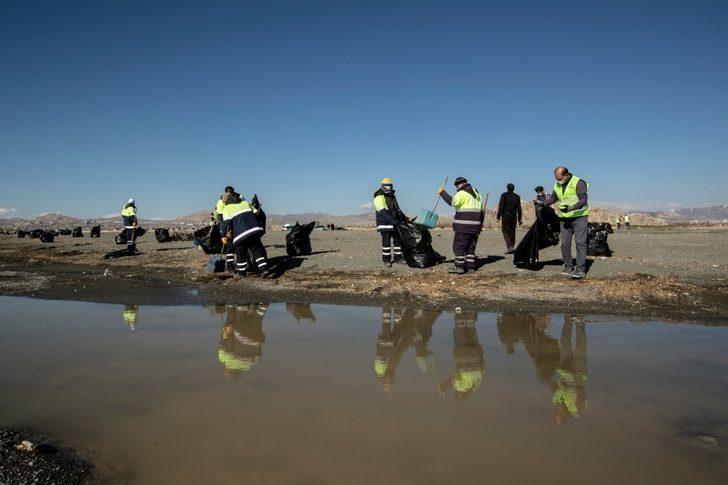Van Gölü’nün 2 bin 800 metrelik sahilinde 40 ton çöp toplandı G2
