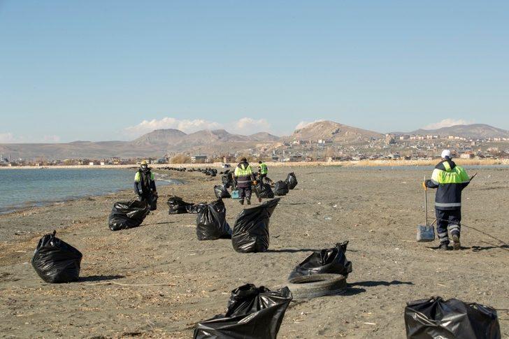 Van Gölü’nün 2 bin 800 metrelik sahilinde 40 ton çöp toplandı G3