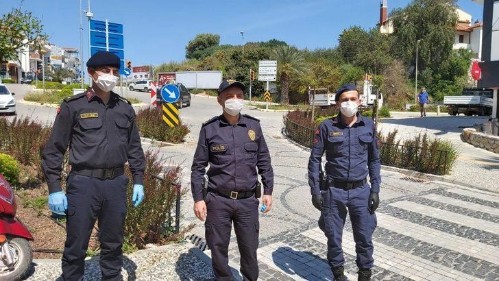 Datça’da polis ve jandarma sokağa inip birlikte maske dağıttı G1