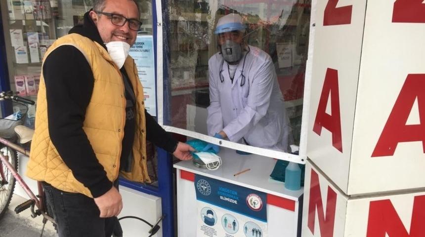 Sakarya’daki eczanelerde ücretsiz maske dağıtımı başladı