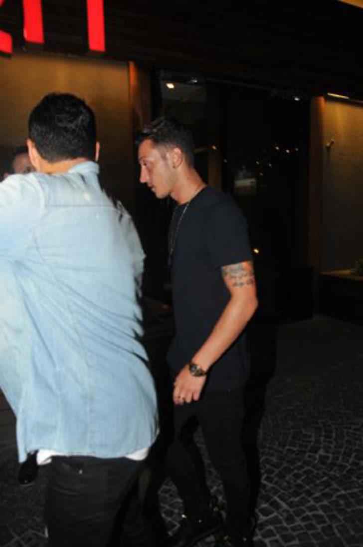 Mesut Özil gecelerde G5
