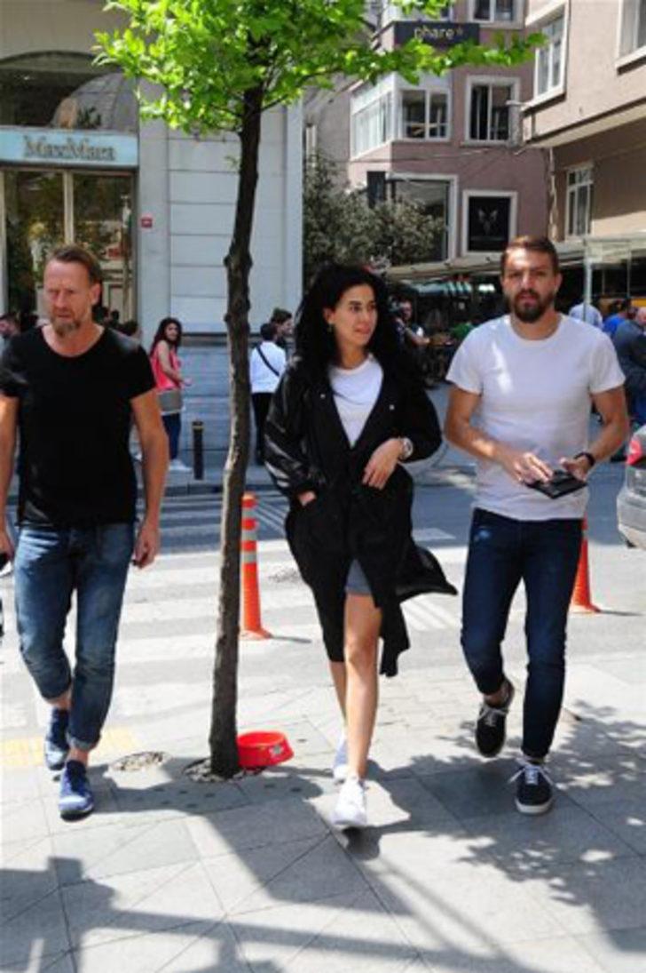 Asena ve ortağı Alex koleksiyonunu tanıttı G3