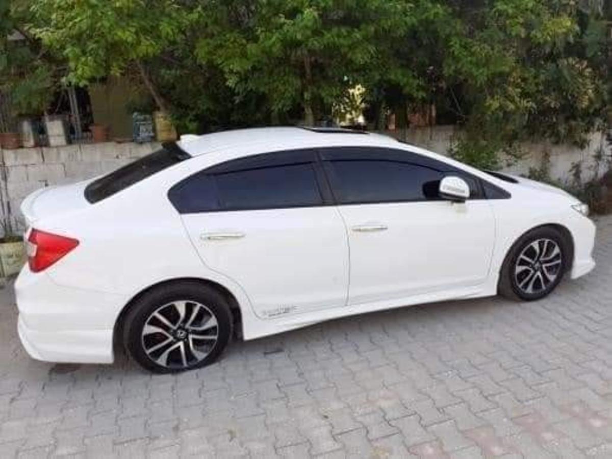 Samandağ&rsquo;da 10 aracın lastiğini patlattılar