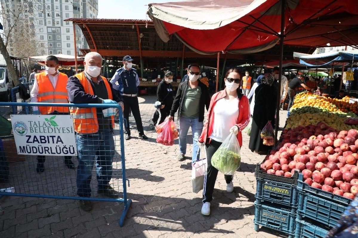 Başkan Yal&ccedil;ın Kaymakam G&uuml;ney ile pazar denetiminde