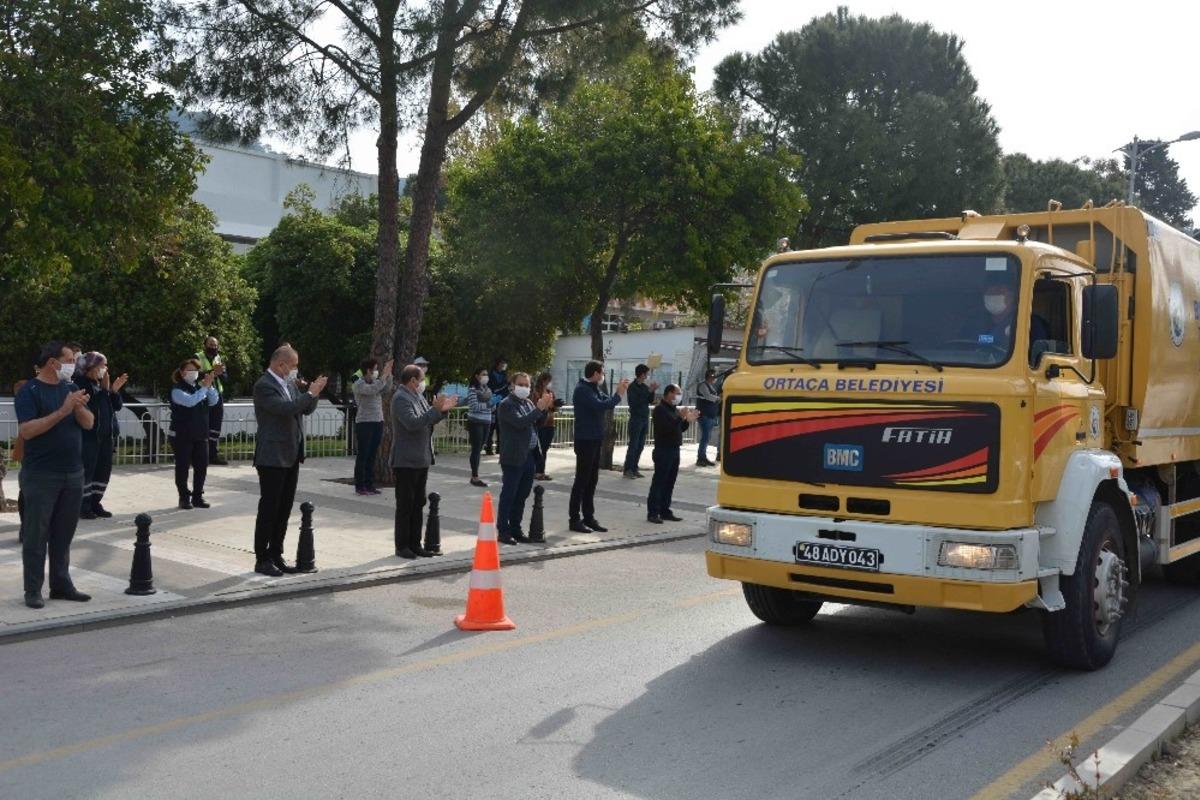 Ortaca&rsquo;da temizlik iş&ccedil;ilerine alkışlı destek