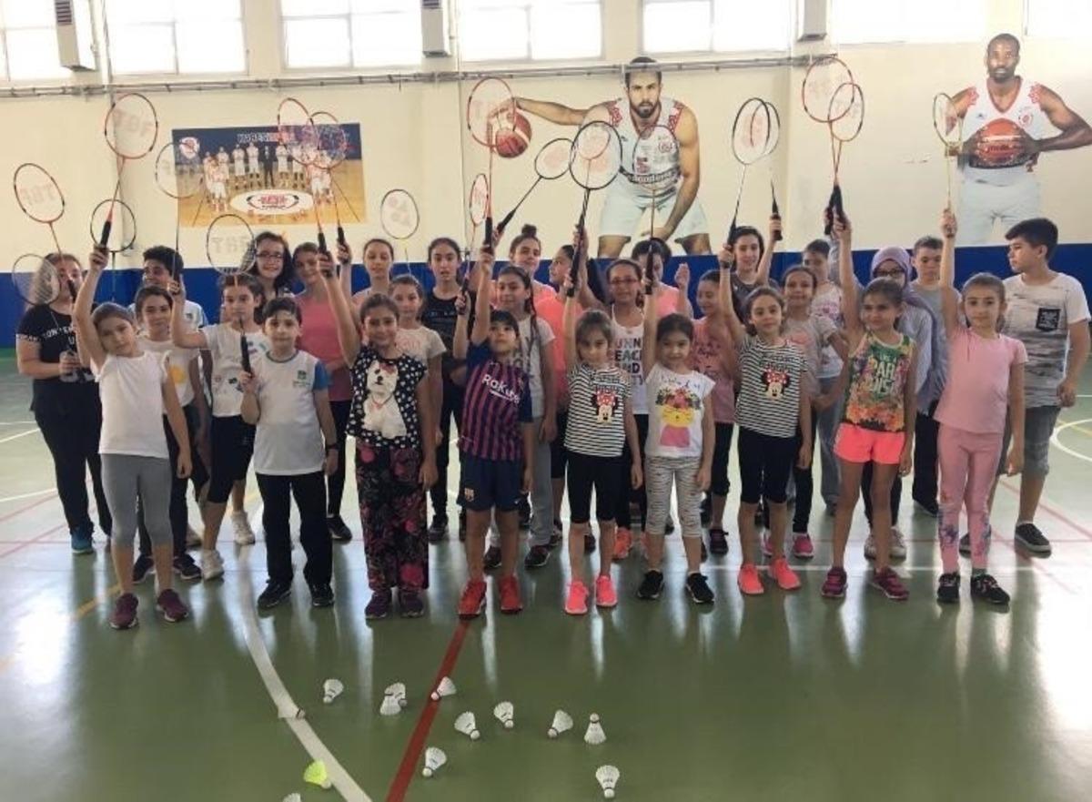 Badmintonculardan Evde Kal &Ccedil;ağrısına Destek