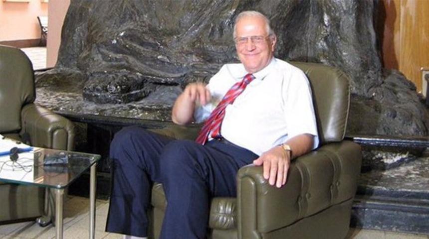 Prof. Dr. Ali Ülkü Azrak koronavirüs nedeniyle hayatını kaybetti