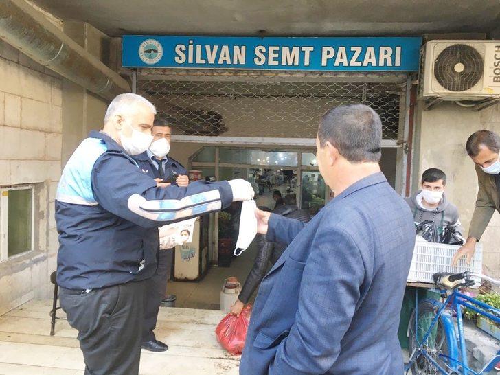 Silvan’da ücretsiz maske dağıtımı devam ediyor G2
