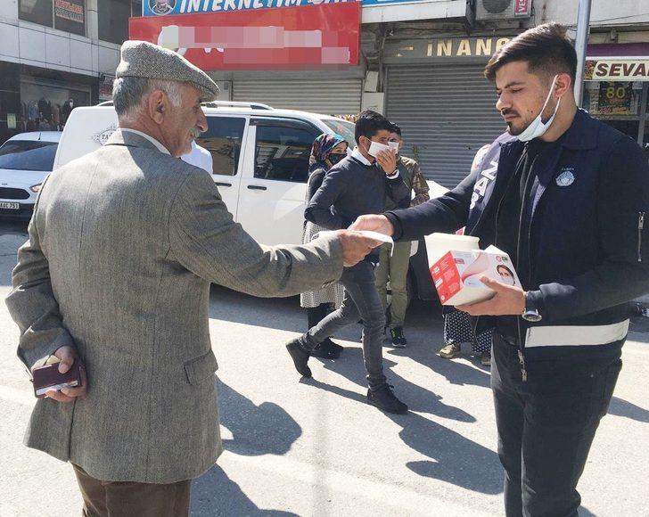 Silvan’da ücretsiz maske dağıtımı devam ediyor G3