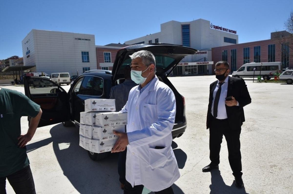 Taşk&ouml;pr&uuml; Belediyesinden vatandaş ve kurumlara maske desteği