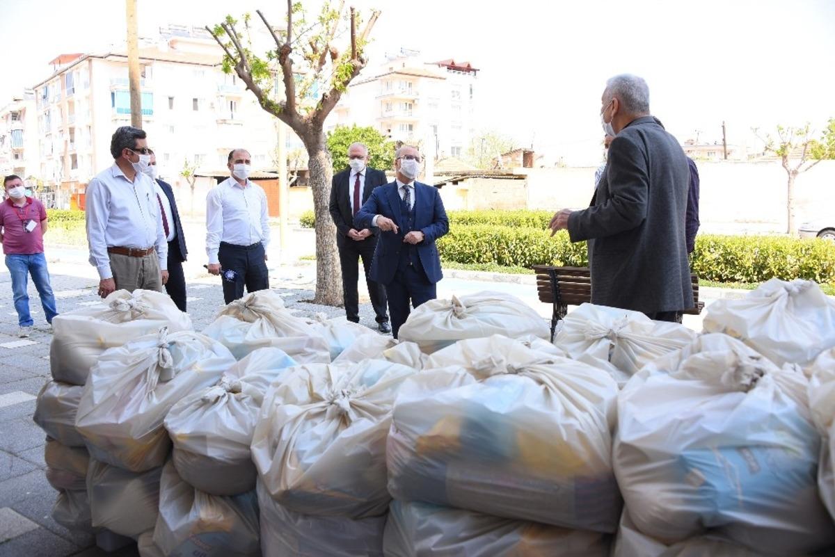 Salihli&rsquo;de korona mağdurlarına yardım eli