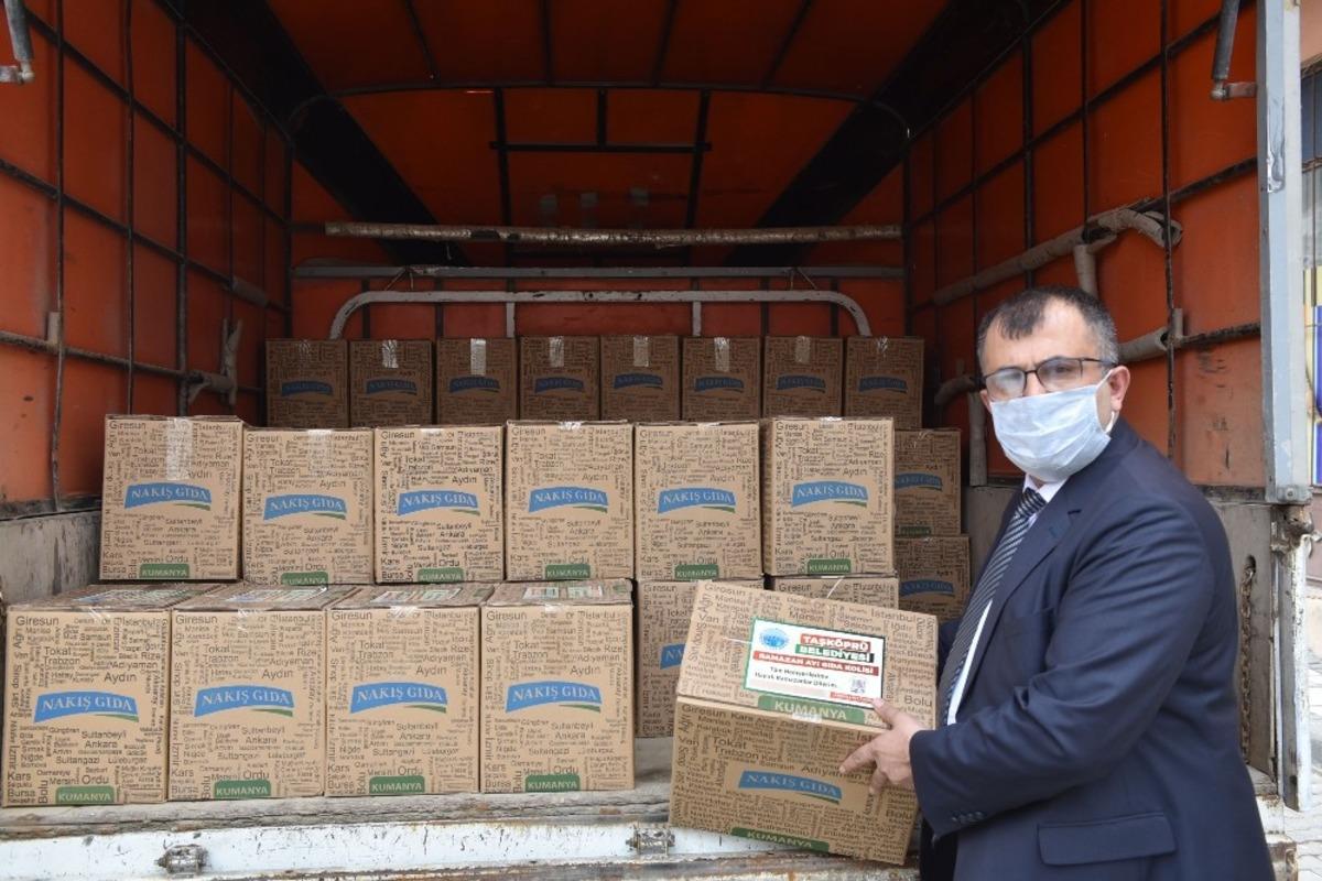 Taşk&ouml;pr&uuml; Belediyesi&rsquo;nden 1500 aileye gıda kolisi yardımı
