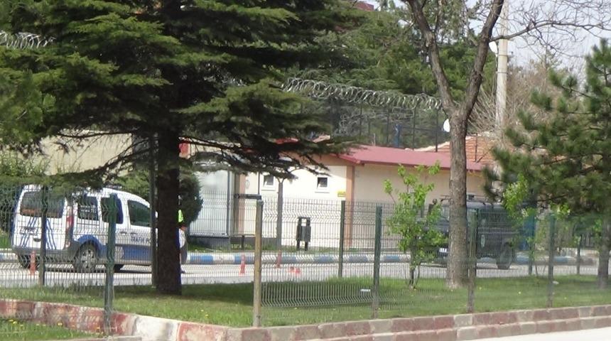 Afyonkarahisar&rsquo;daki cezaevlerinden tahliyeler başladı