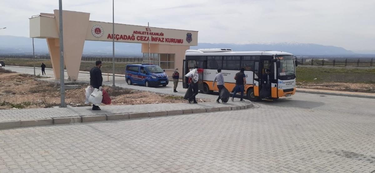 Ak&ccedil;adağ&rsquo;da h&uuml;k&uuml;ml&uuml;ler tahliye edilmeye başlandı