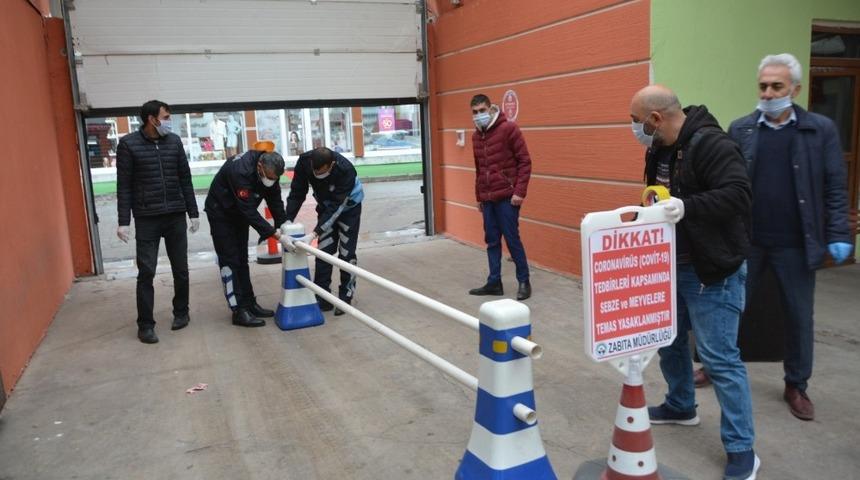 Pazar alanında vir&uuml;se bariyerli &ouml;nlem