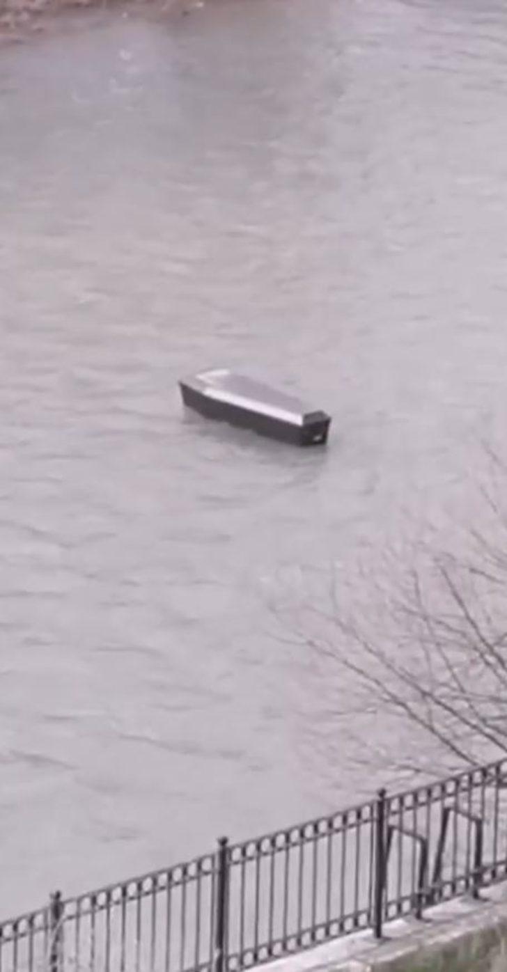 Çoruh Nehri'nde korkutan görüntü! Hemen sudan çıkarıldı G4