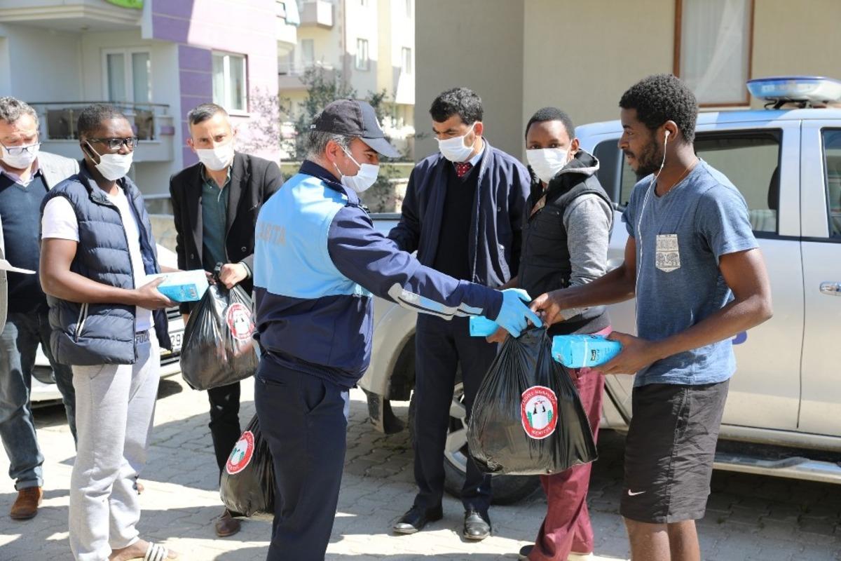 Yabancı uyruklu &ouml;ğrencilere yemek yardımı