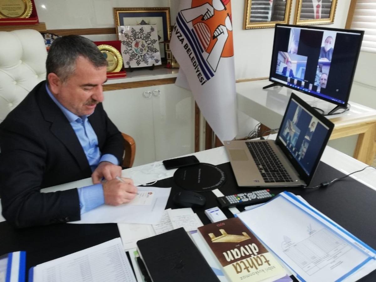 Başkan &Ouml;zdemir muhtarları video konferans aracılığıyla bilgilendirdi