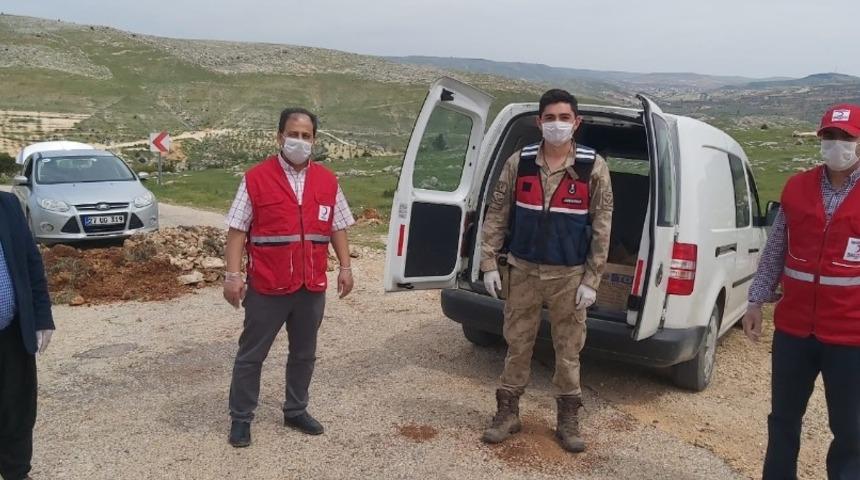 Karantinadaki &ccedil;ocuklara oyuncak desteği