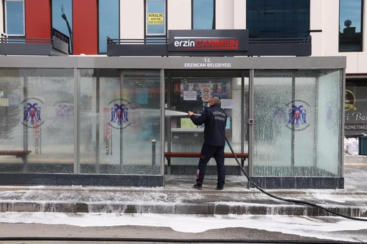 Erzincan&rsquo;da cadde ve sokaklar dezenfekte edildi