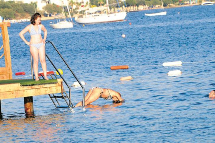 Berna Laçin'in Bodrum tatili sürüyor G2