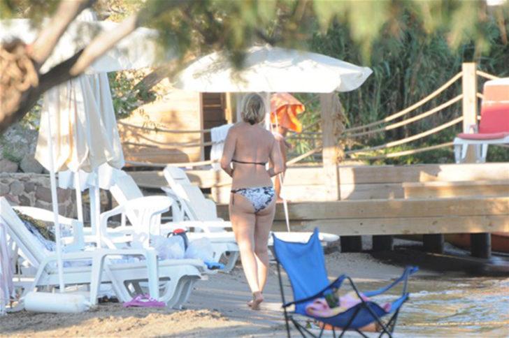 Berna Laçin'in Bodrum tatili sürüyor G4