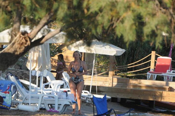 Berna Laçin'in Bodrum tatili sürüyor G5