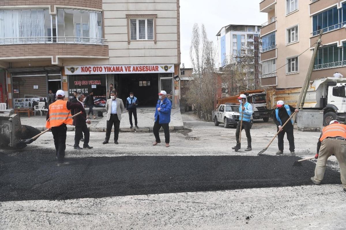 Başkan Asya, asfalt &ccedil;alışmalarını inceledi