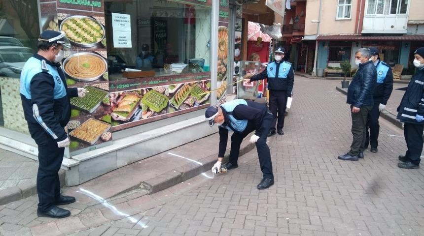 İzmit&rsquo;te k&ouml;yl&uuml; pazarına sosyal mesafe d&uuml;zenlemesi