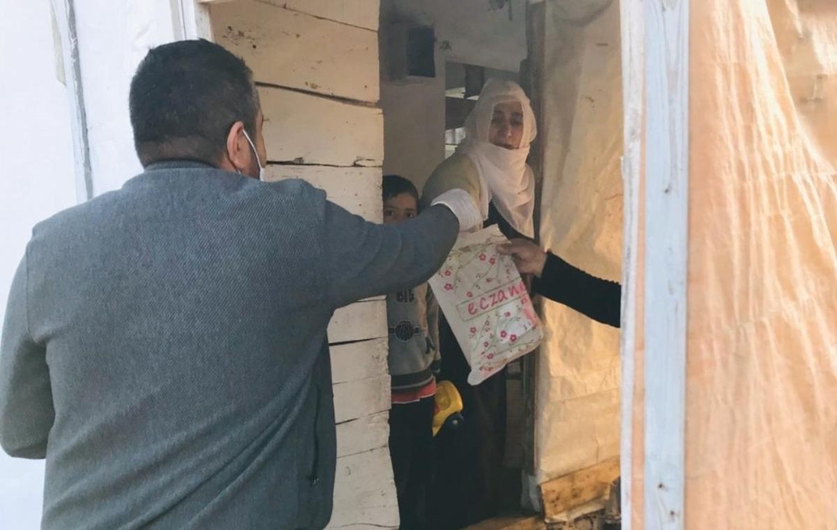 Karlıova&rsquo;da Vefa Sosyal Destek Grubu k&ouml;y k&ouml;y gezip ihtiya&ccedil;ları karşılıyor