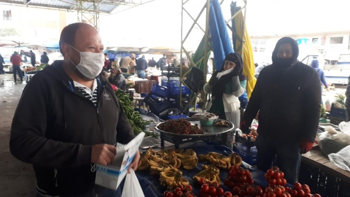 Edremit&rsquo;te AK Parti maske dağıttı