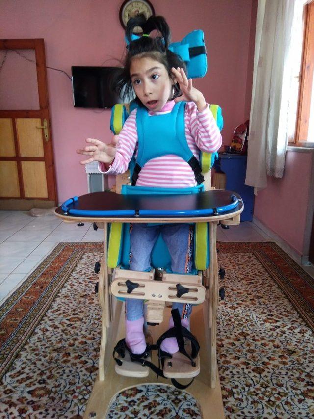 Serebral palsy hastası 9 yaşındaki çocuk artık oturabiliyor