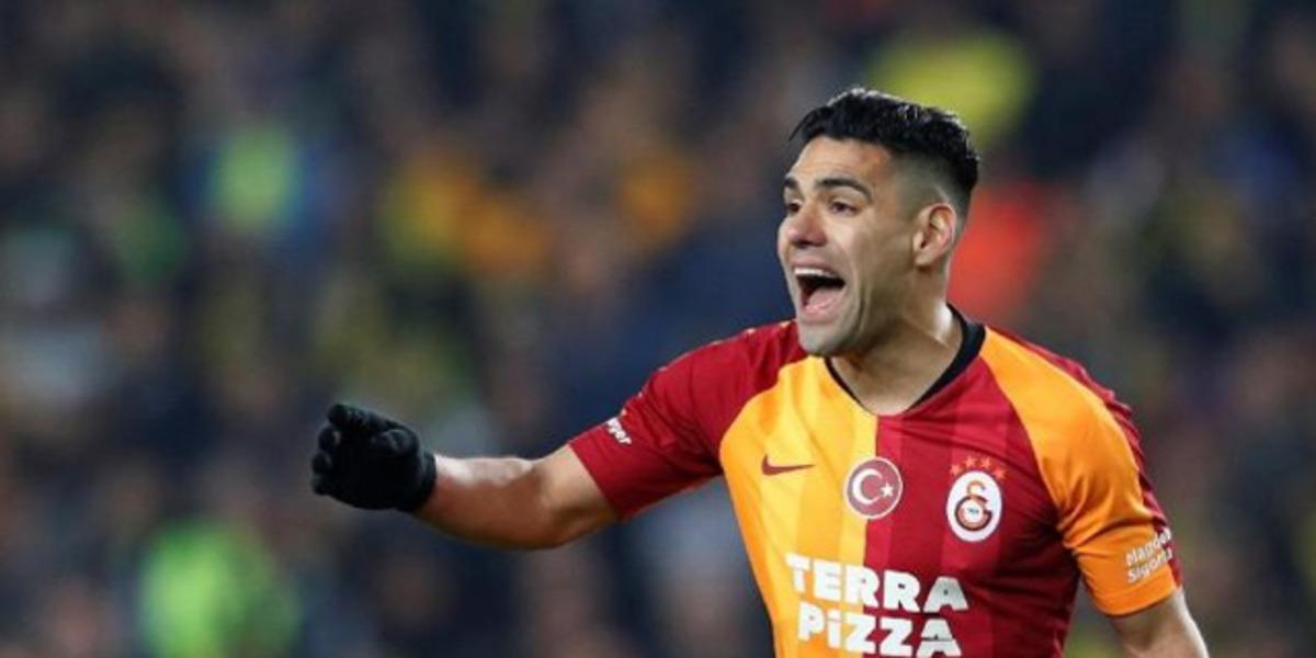 Falcao &ccedil;alışmalarını son s&uuml;rat s&uuml;rd&uuml;r&uuml;yor