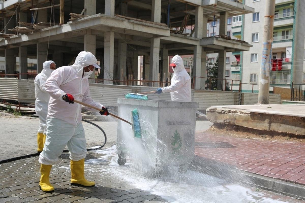 Karak&ouml;pr&uuml; dezenfekte timi her mahalleye ulaşıyor