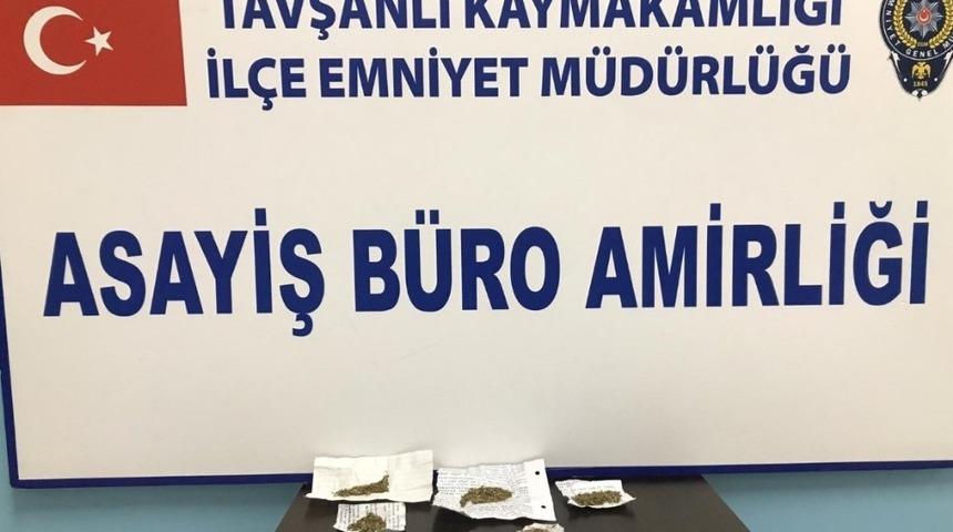 Şüpheliler üzerinde esrar ele geçirildi