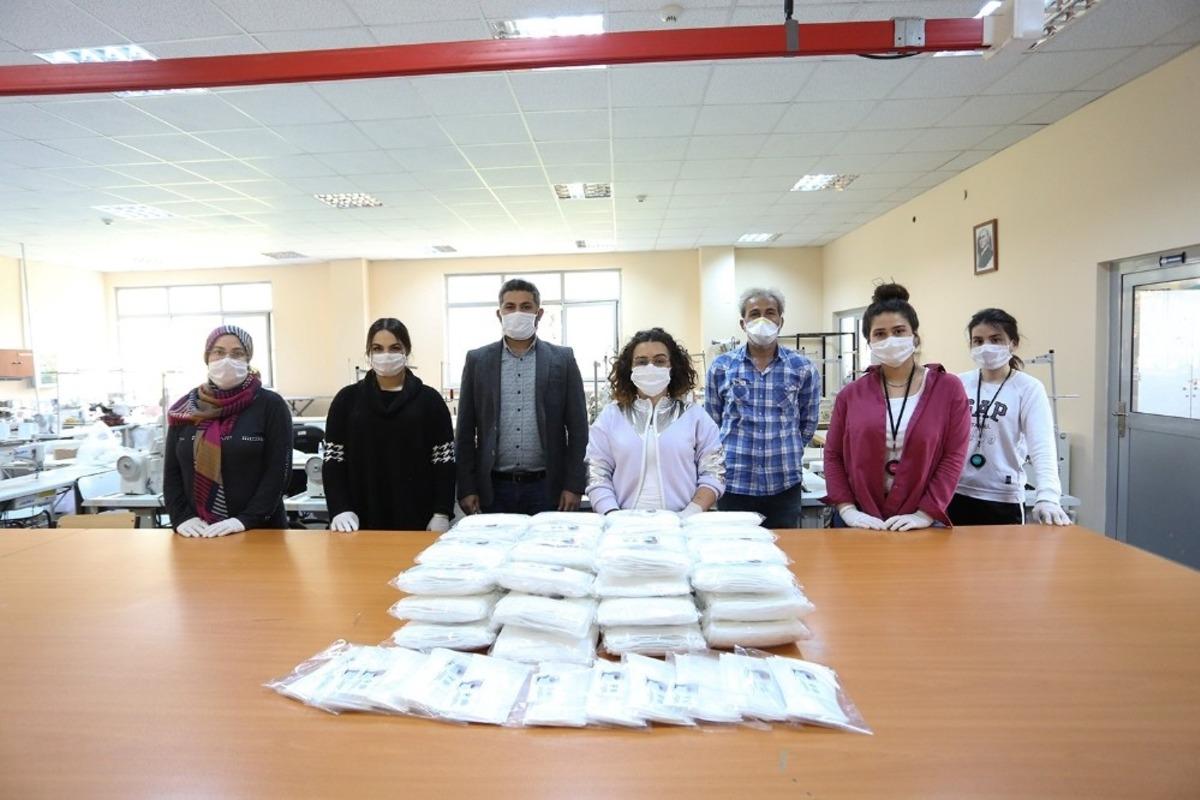 PA&Uuml; b&uuml;nyesinde &uuml;retilen maskeler, personele dağıtıldı