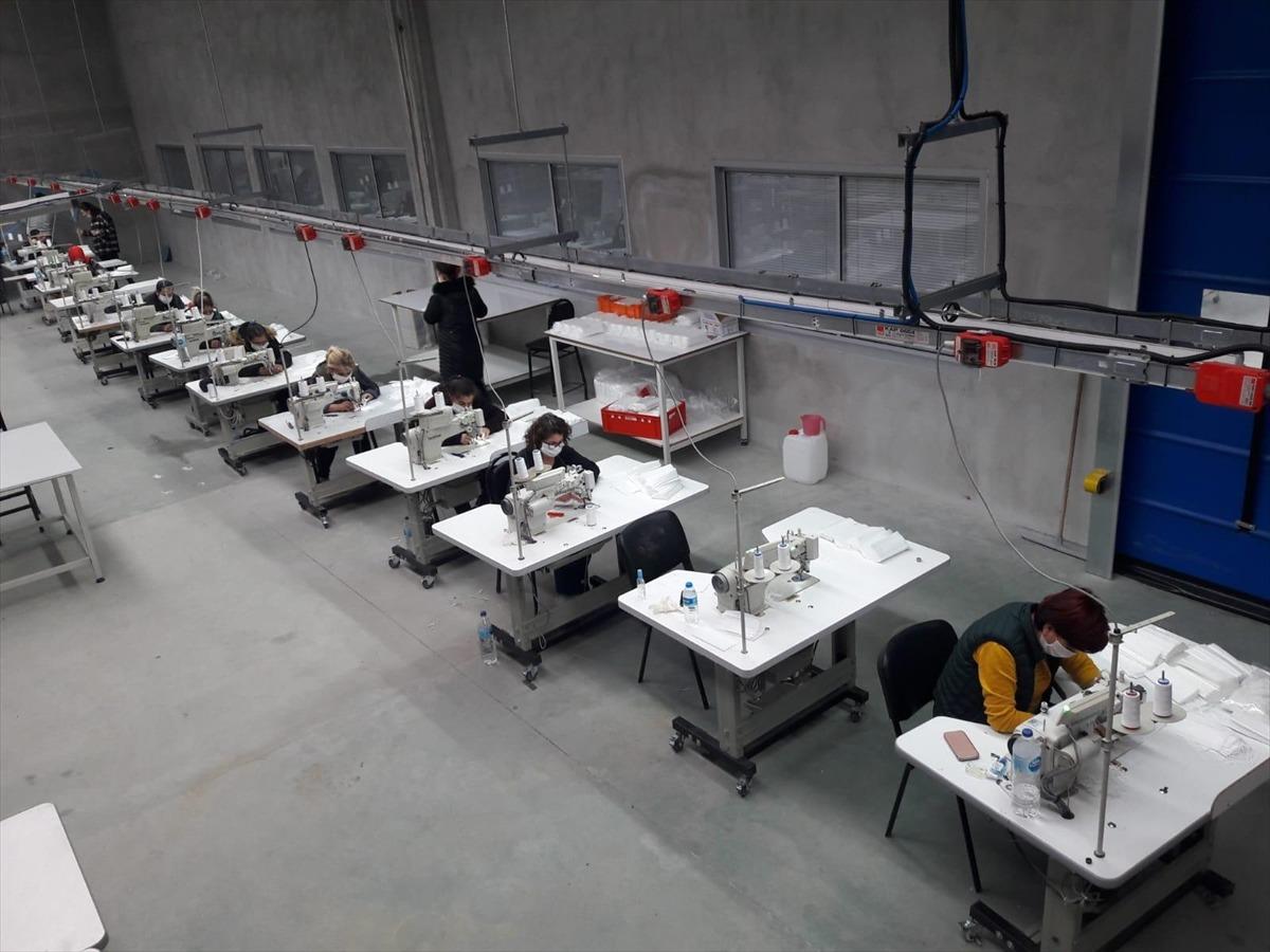 Edirne'de &uuml;retilen 295 bin 200 maske vatandaşlara dağıtıldı