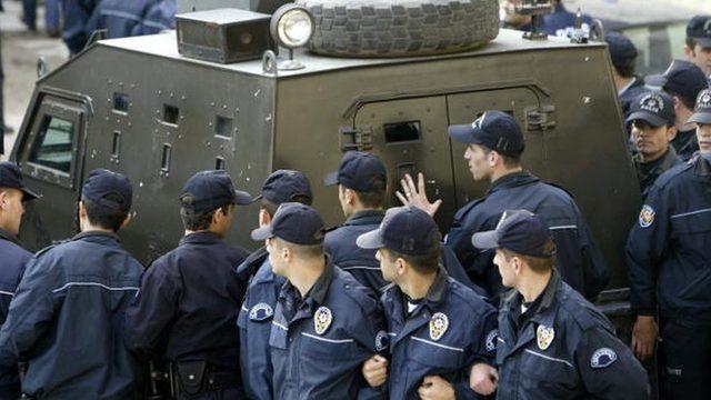 Çakıcı, mahkemeye onlarca polis eşliğinde götürülüyordu.