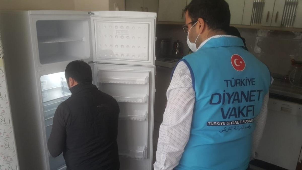 Sinop&rsquo;ta din g&ouml;revlileri buzdolabı hediye ettiler