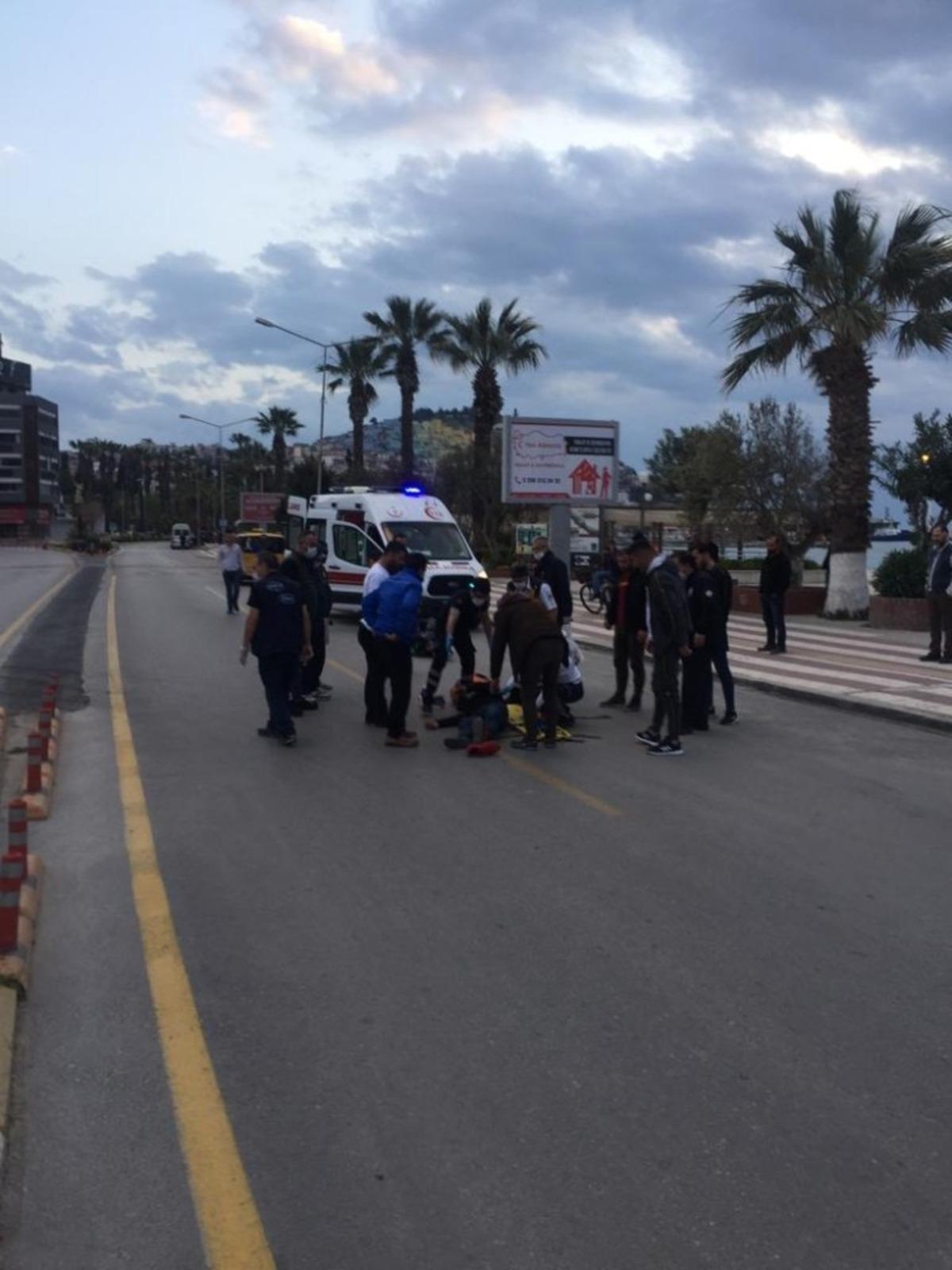 Motosiklet yayaya &ccedil;arptı; 2 yaralı