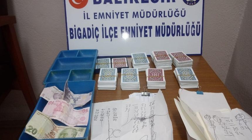 Bigadiç’te kumarbazlara polis baskını