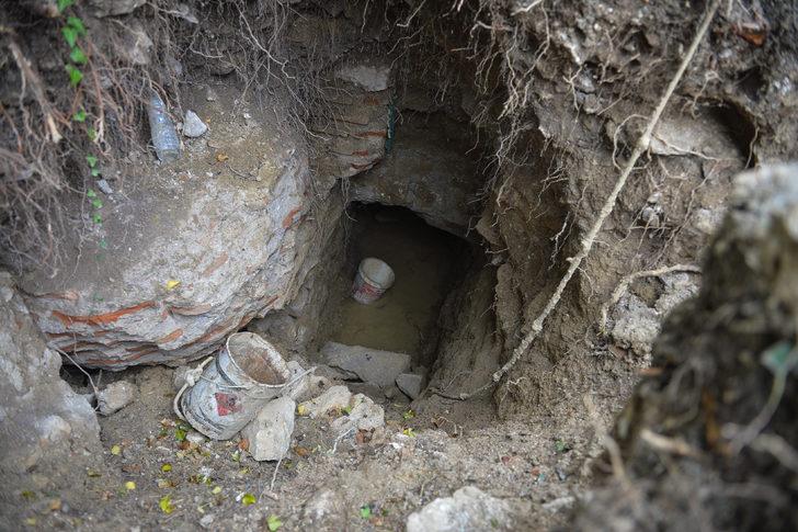 Koronavirüs yasaklarını fırsat bilen defineciler Şile'de tarihi yapıyı talan etti G2