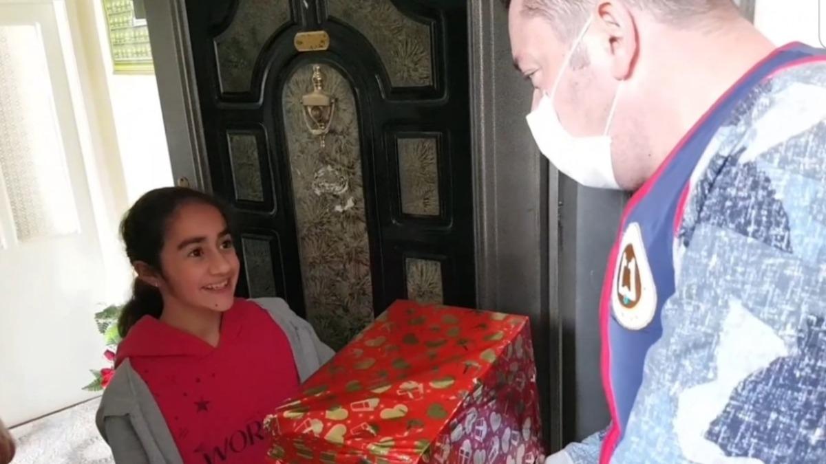 Ebrar&rsquo;ın test ve kitap isteğini vefa sosyal destek grubu ger&ccedil;ekleştirdi