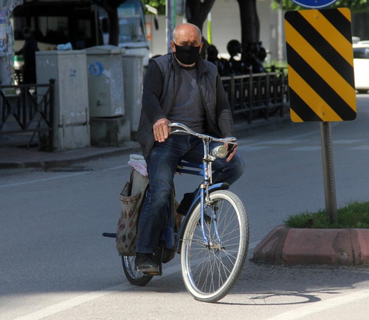 Adana&rsquo;da vatandaşlar maskesiz sokağa &ccedil;ıkmıyor